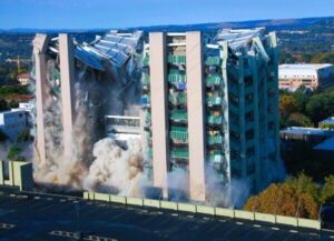 Demolición de edificios por implosión - Chatarrería Hermanos Lopez